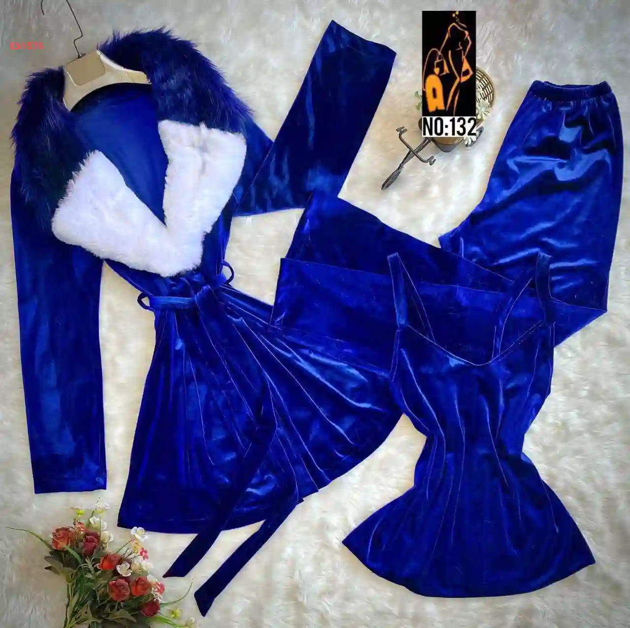 بيجامة عرايسي مخمل مع فرو