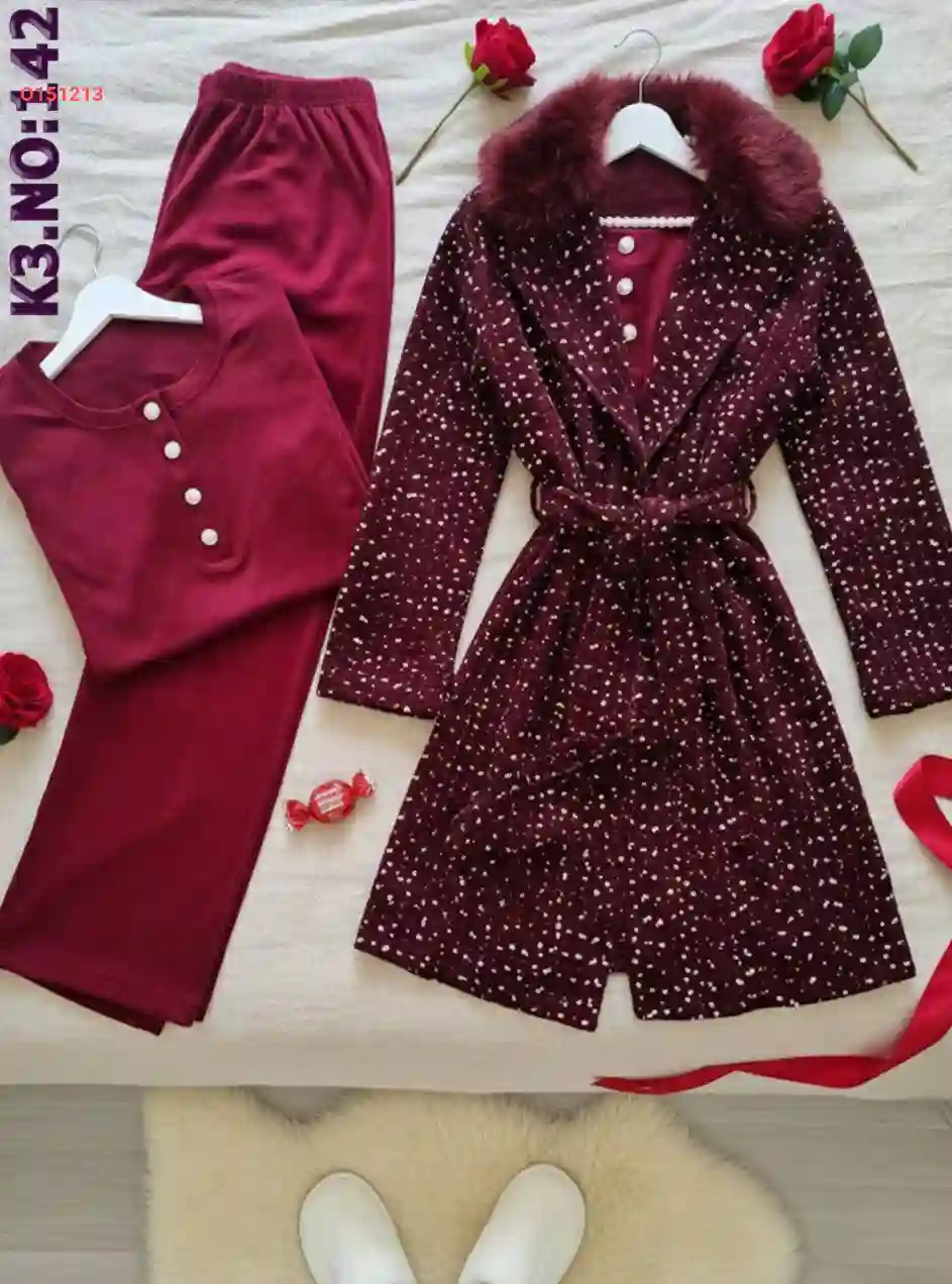 بيجامة عرايسي مخمل مع فرو