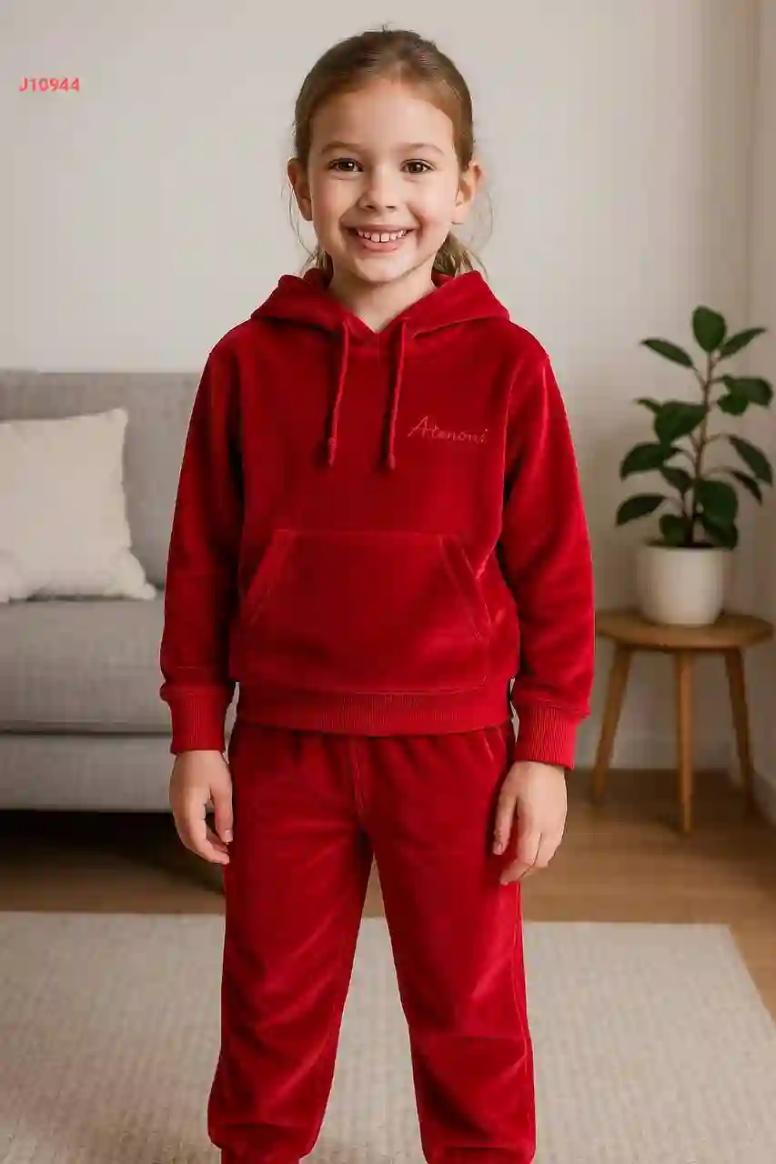 بيجامة بناتي مخمل بطاقية