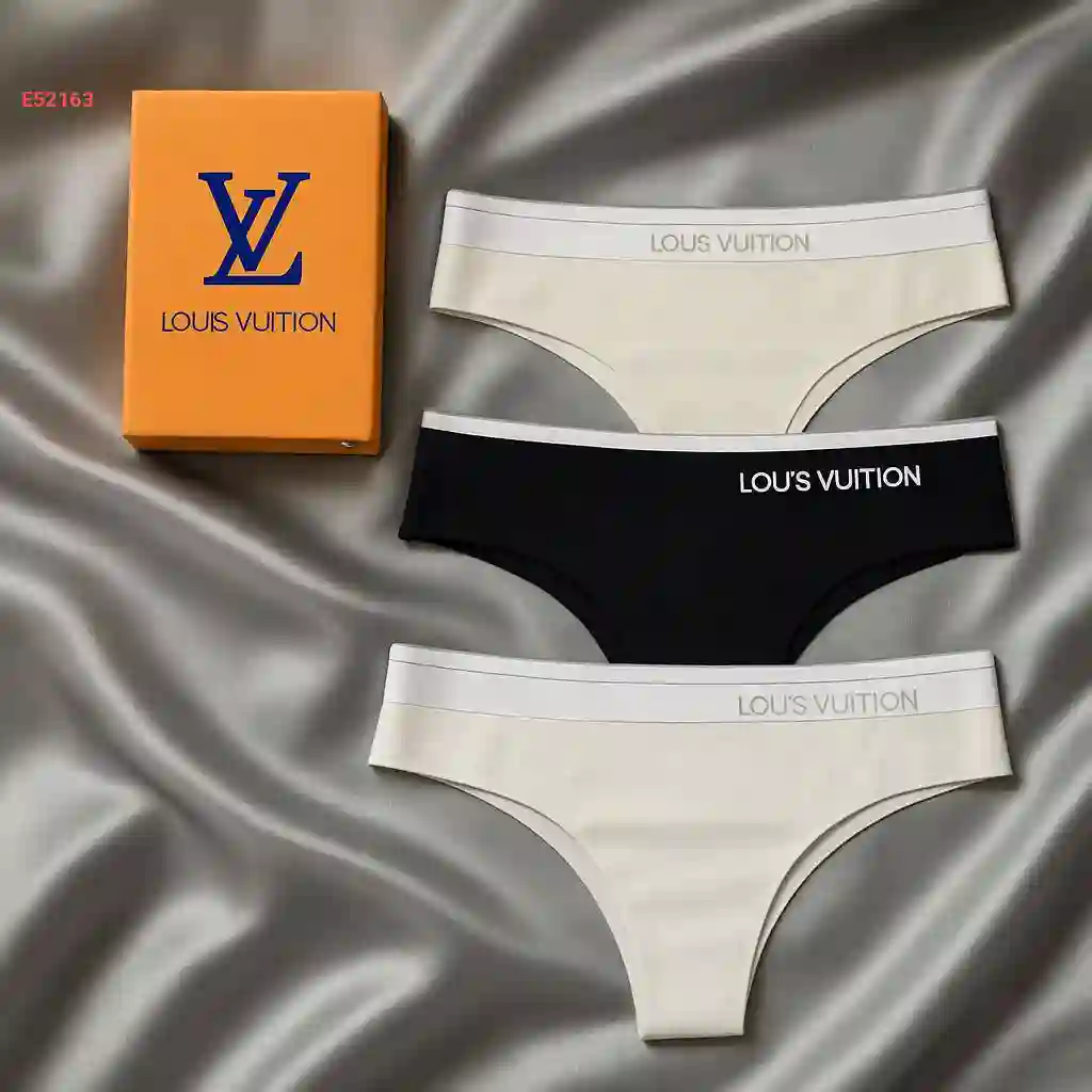ملابس داخلية نسائية ماركة لويس فيتون