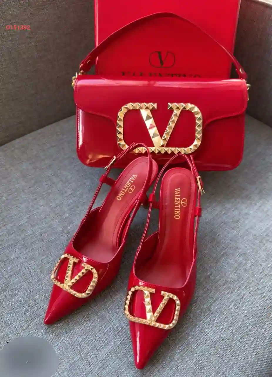 طقم حقيبة وحذاء نسائي ماركة فلنتينو