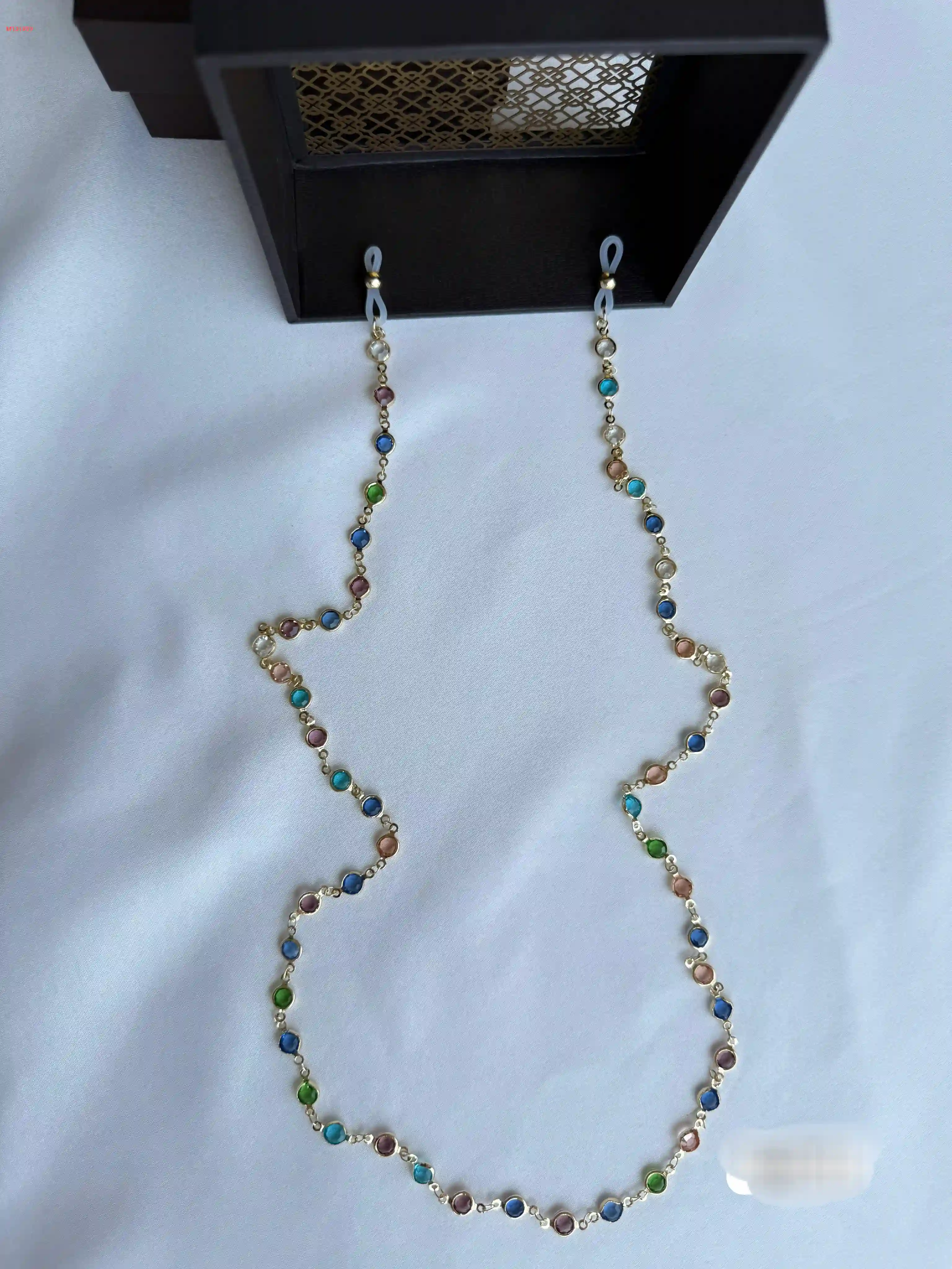 سنسال نضارة أحجار ملونة