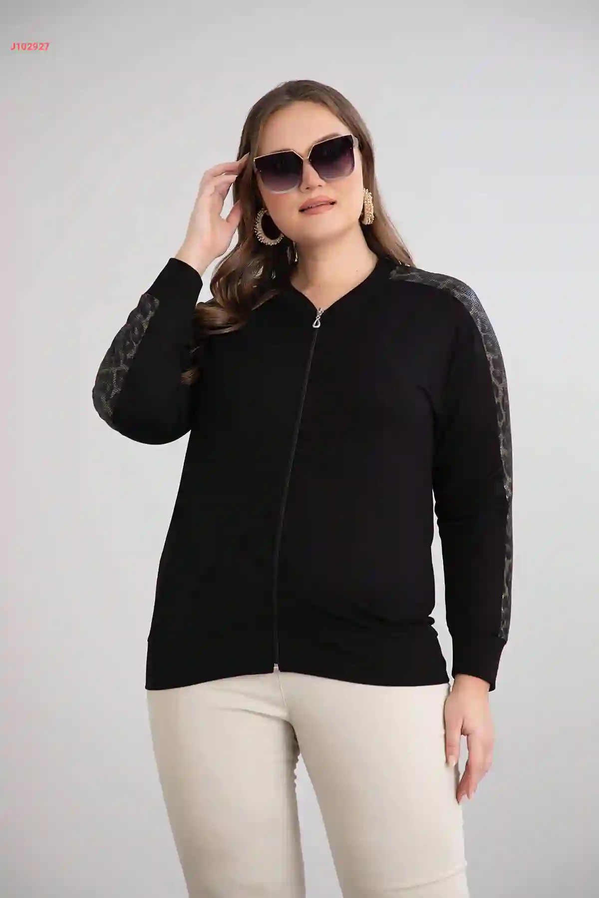 جاكيت أسود قياس كبير مكلف تايغر