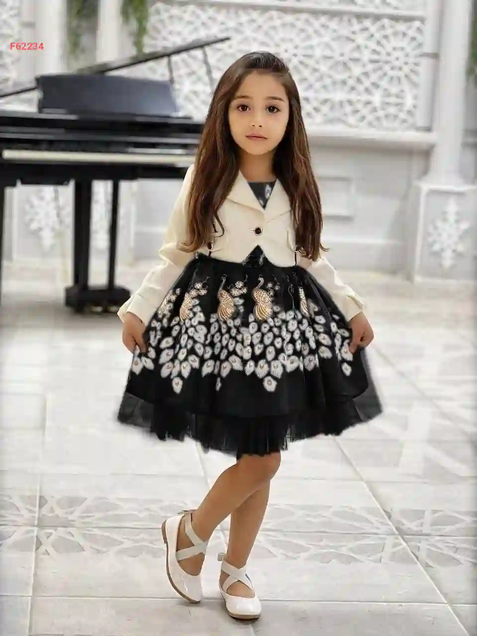 فستان بناتي مطرز مع جاكيت