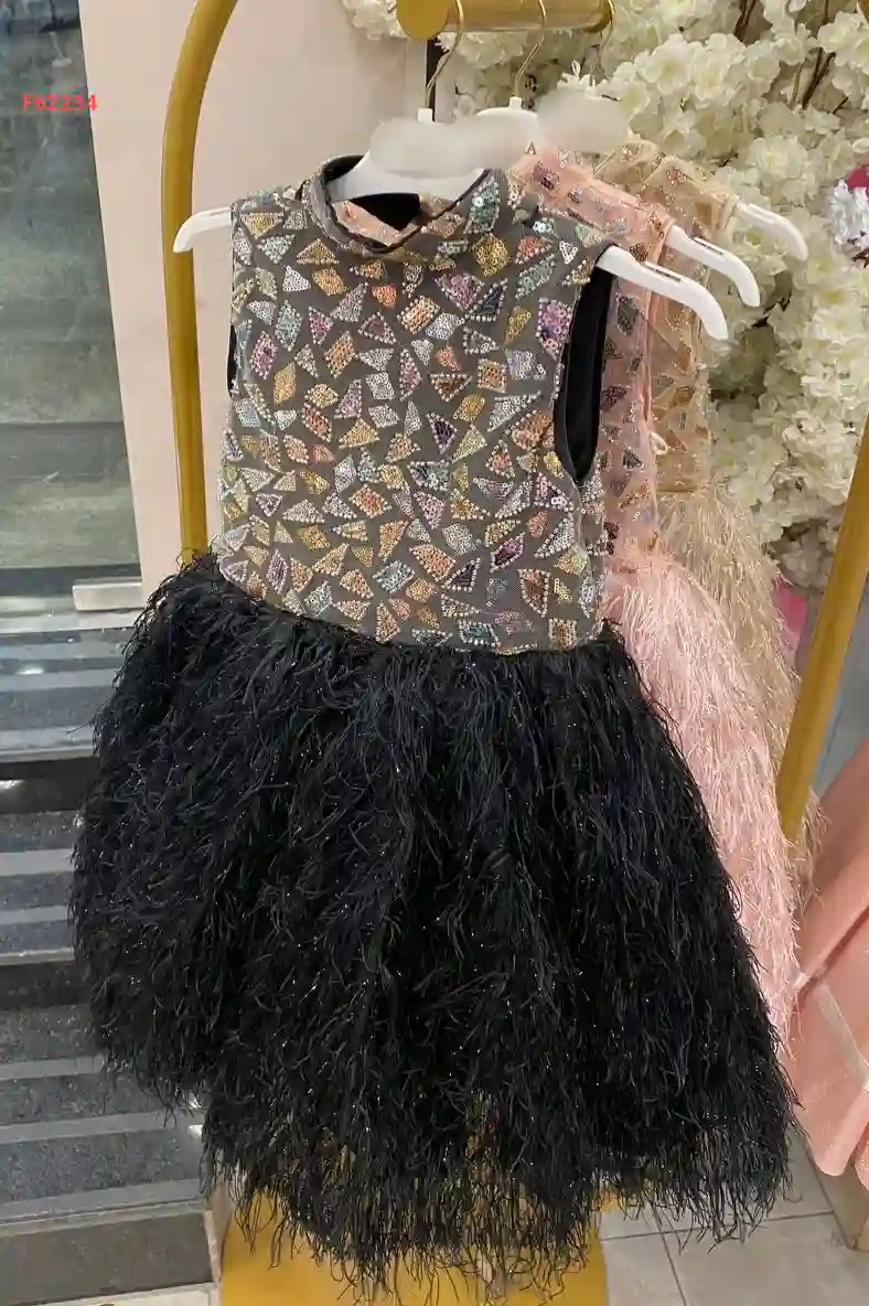 فستان بناتي بشراشيب مطرز بالترتر