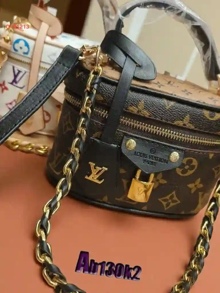 حقيبة نسائية ماركة