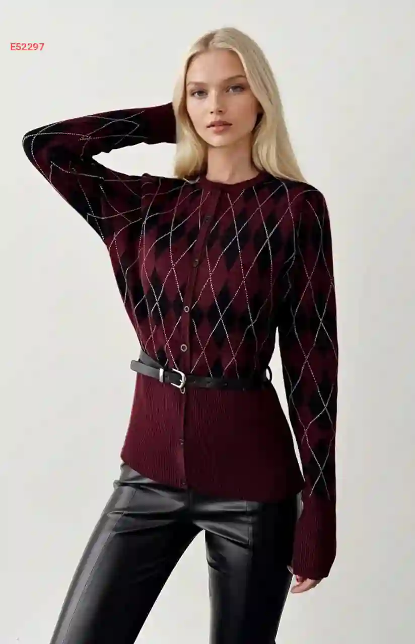 جاكيت تريكو منقوش مع حزام