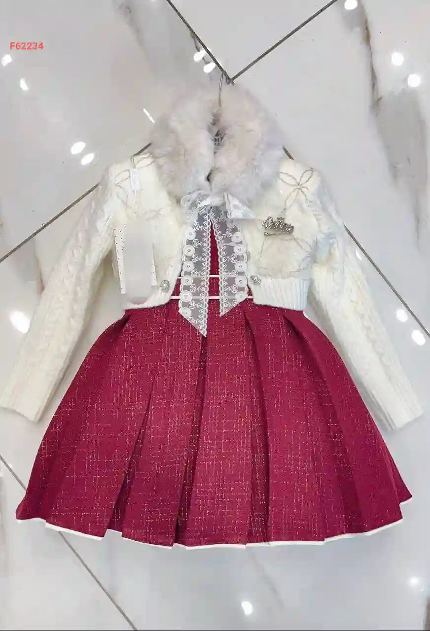 فستان بناتي شانيل مع جاكيت صوف