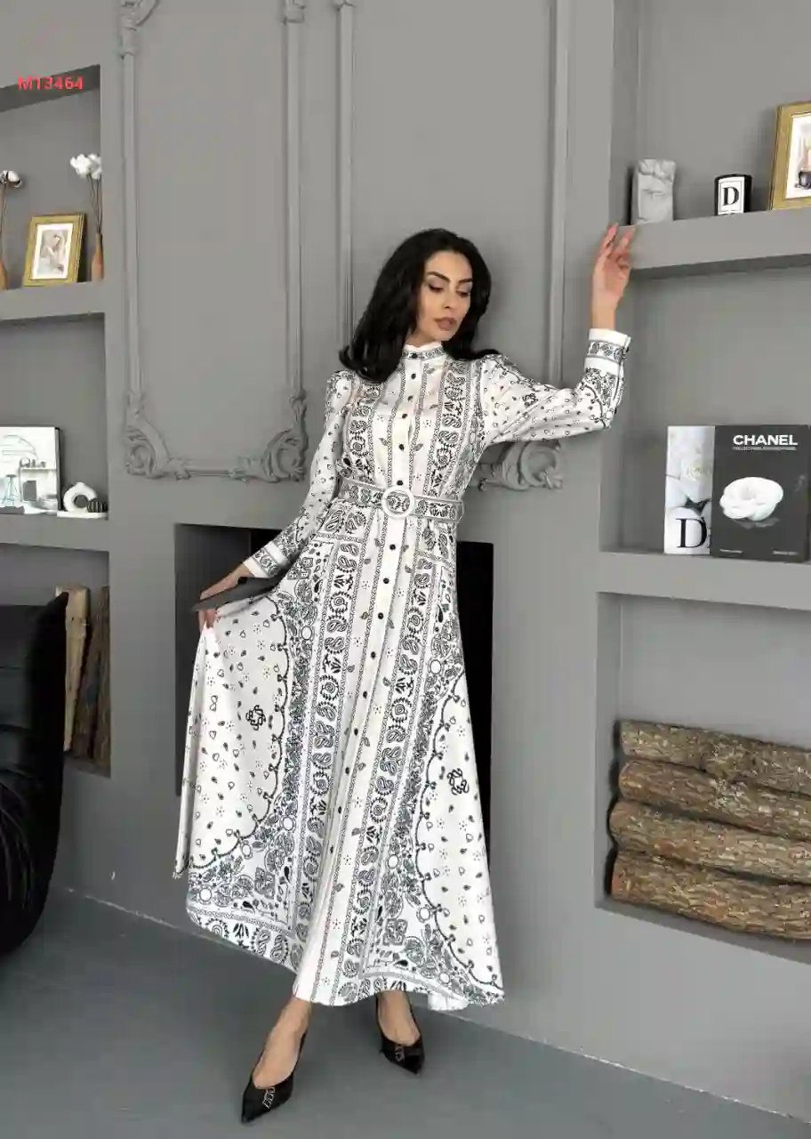 فستان طويل منقوش بأزرار