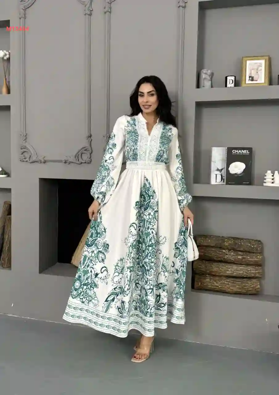 فستان طويل منقوش مع دانتيل