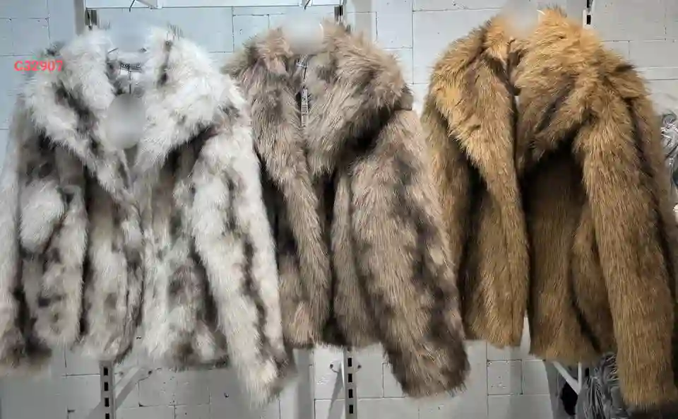 جاكيت فرو زارا منقوش