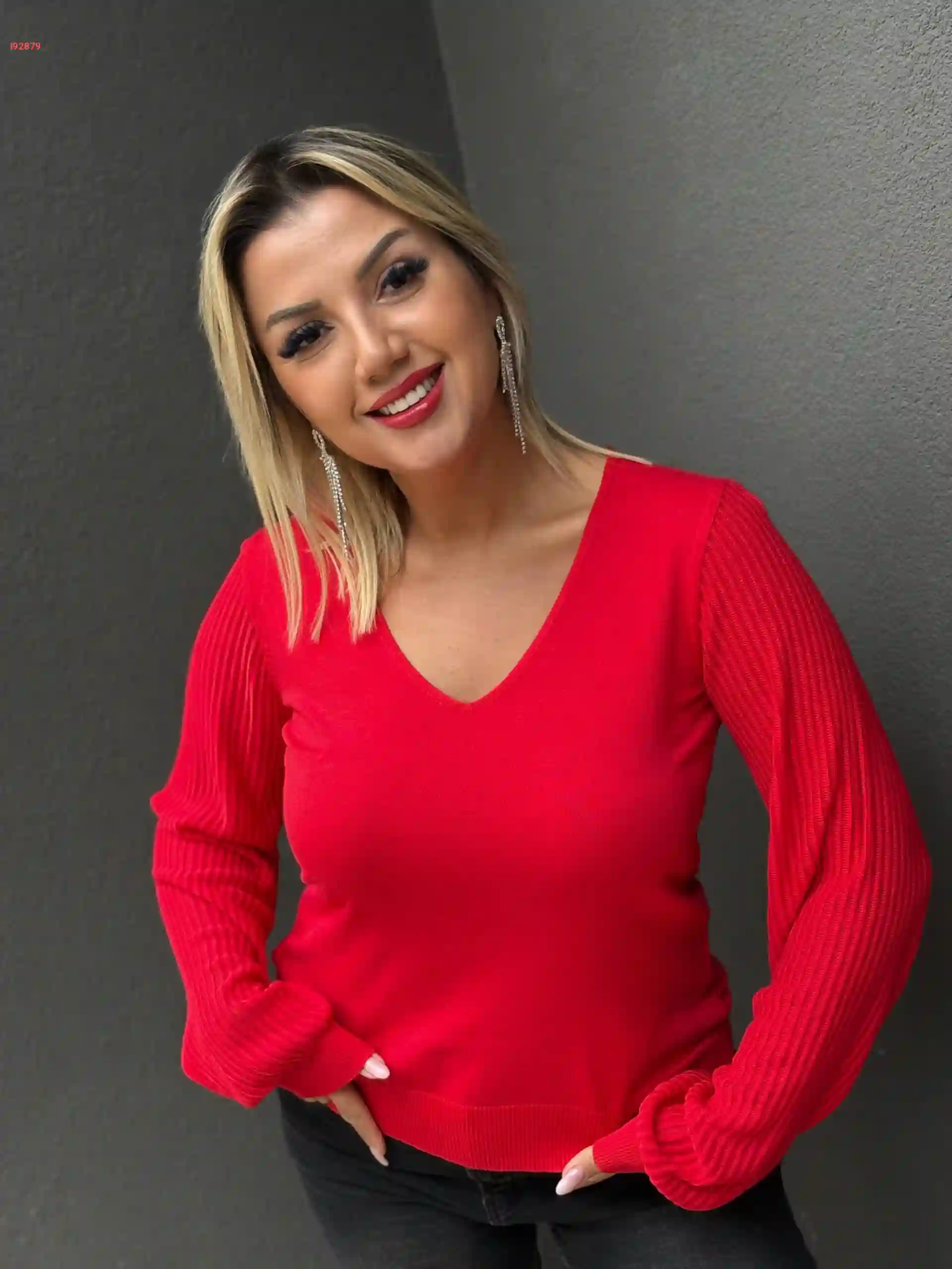 كنزة تريكو بأكمام شفافة