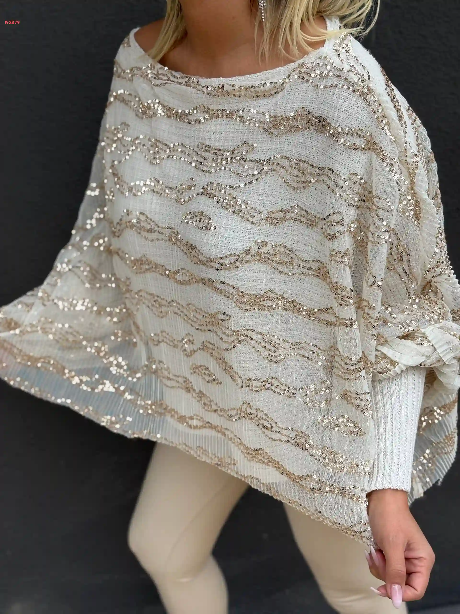 بلوزة نسائية