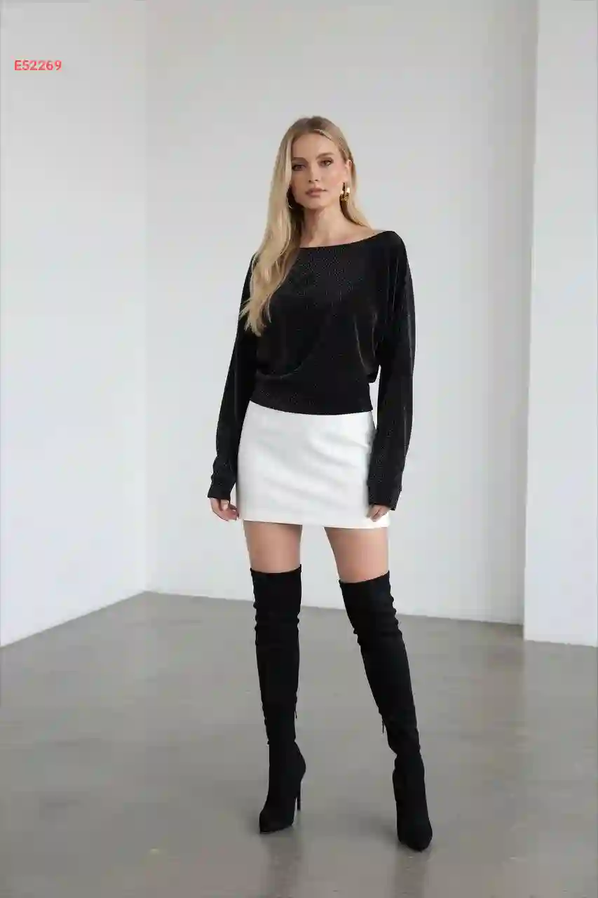 بلوزة لميع بياقة قارب