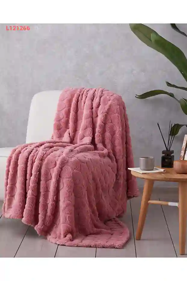 بطانية تلفاز مزخرفة بقلوب 120x160 سم - لون وردي فاتح