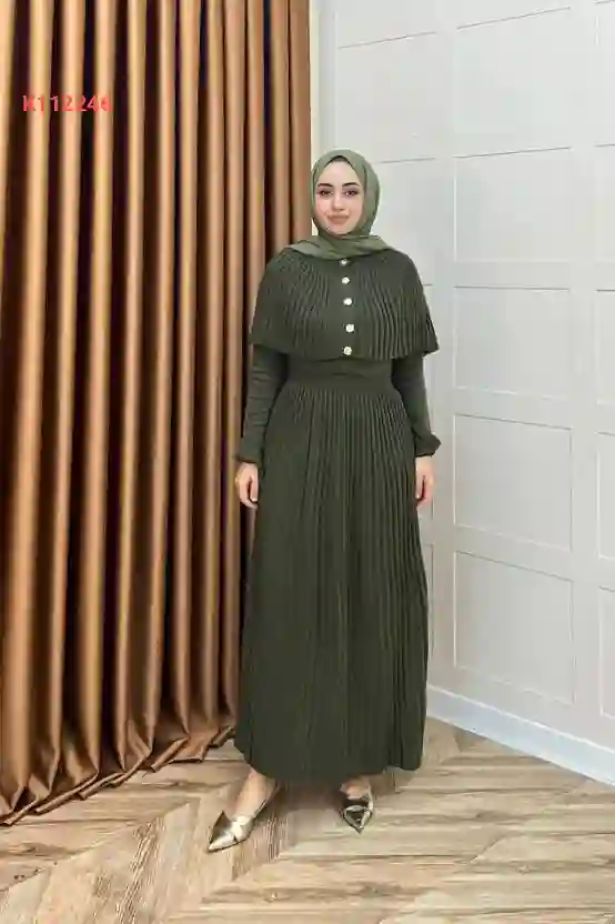 فستان تريكو طويل مع كاب كتف بأزرار