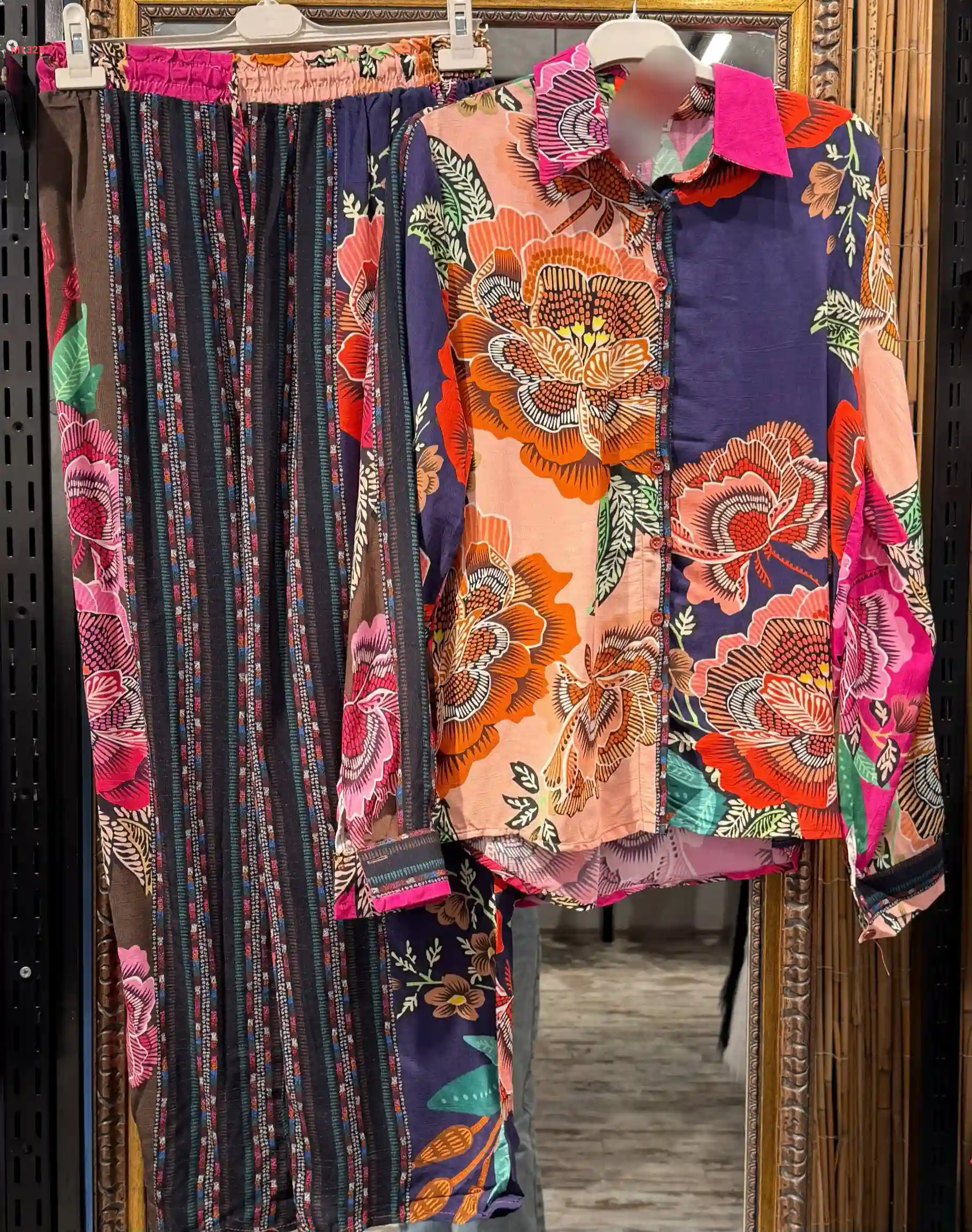 طقم بنطال منقوش مع قميص