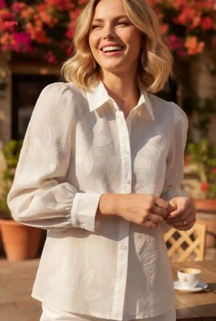 قميص أبيض مطرز