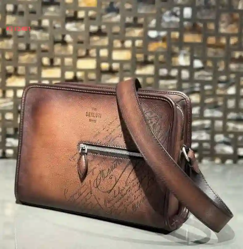 حقيبة كتف رجالية