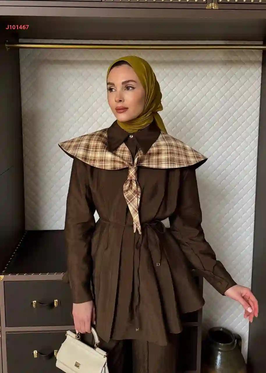 طقم بنطال قطعتين بأزرار مخفية مع فولار