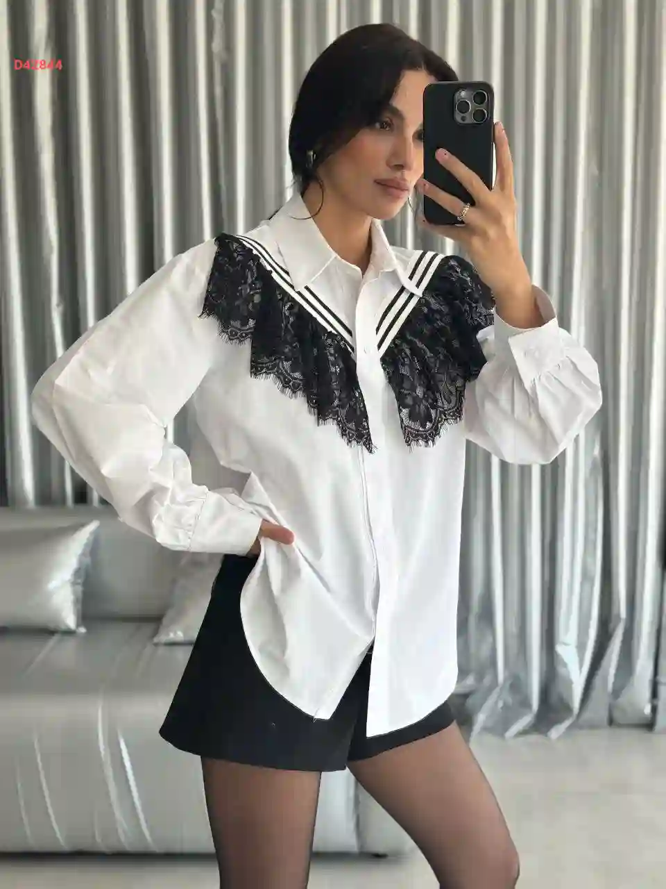 قميص كم طويل مع تفاصيل دانتيل