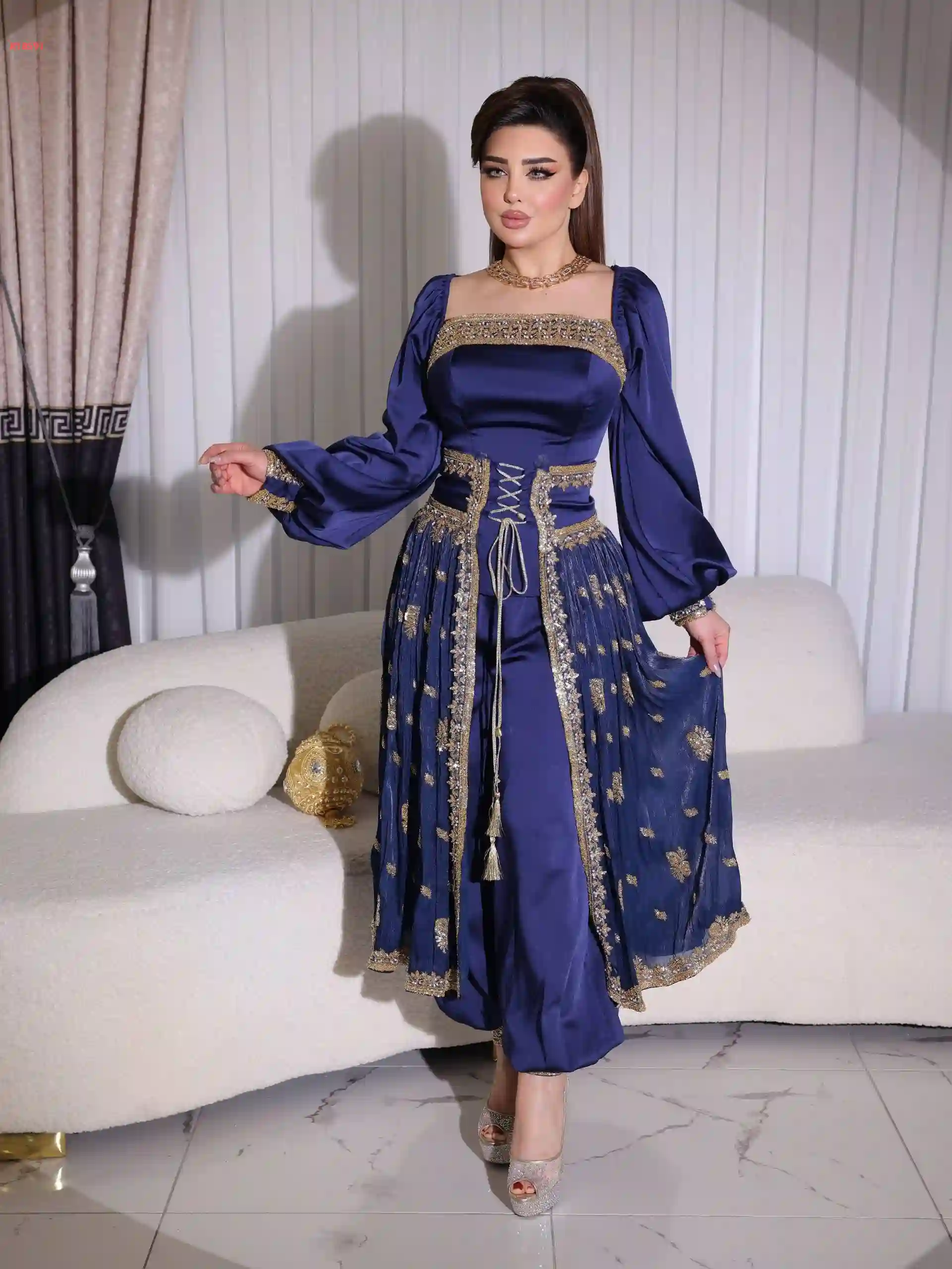 طقم 3 قطع تطريز ذهبي