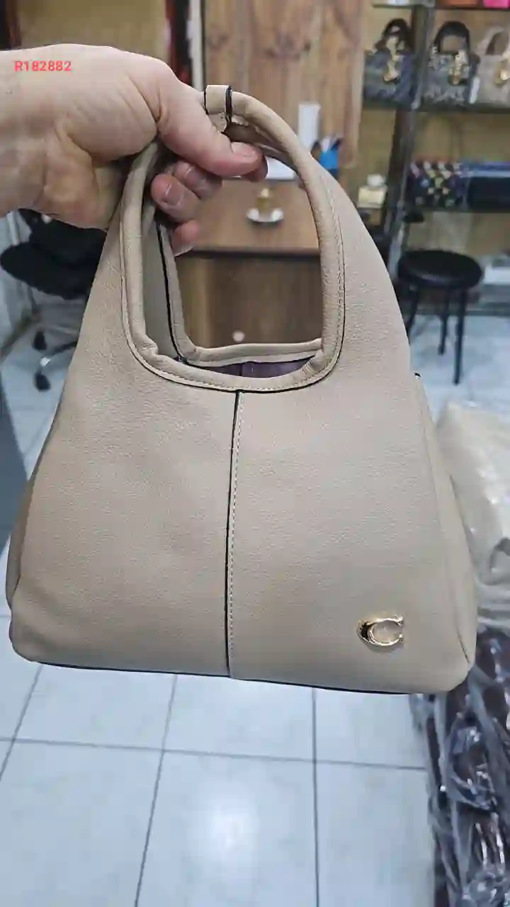 حقيبة يد نسائية