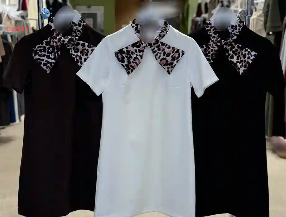 فستان قصير مع فولار تايغر