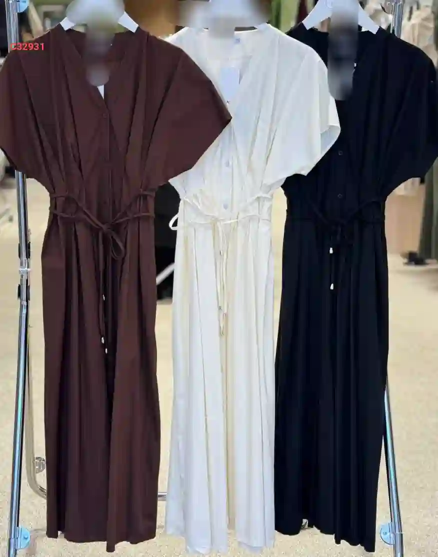 فستان طويل بأزرار وأكمام قصيرة