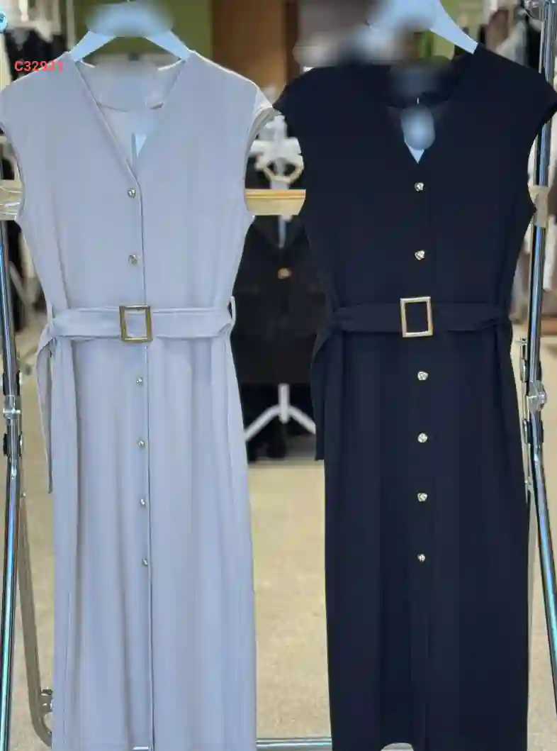 فستان طويل حفر بأزرار وحزام