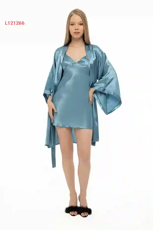 روب قصير مع كيمينو ساتان