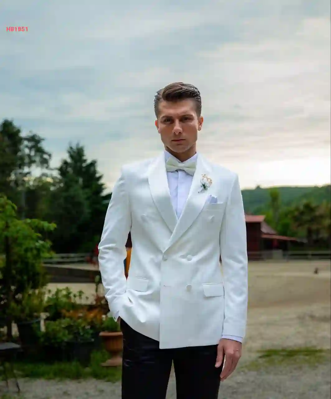 طقم رجالي أنيق