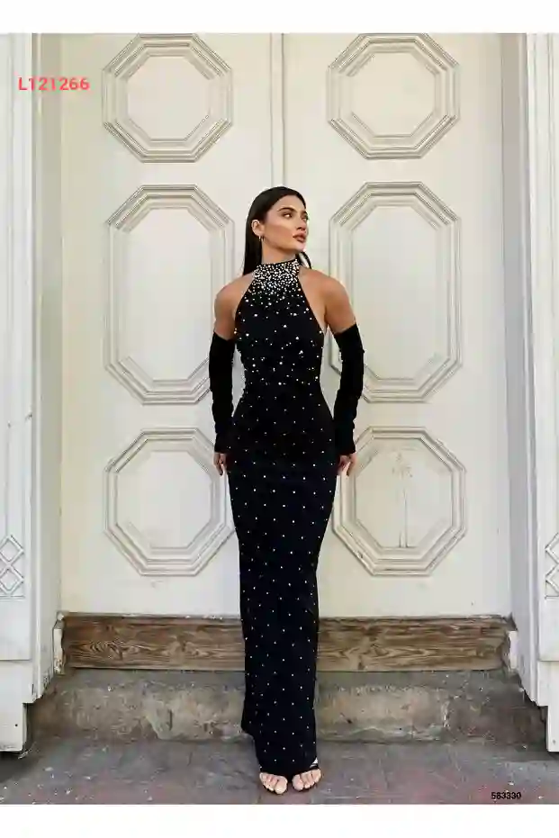 فستان سهره أسود طويل مع أكمام منفصلة بياقة مرتفعة مرصعة بالألماس
