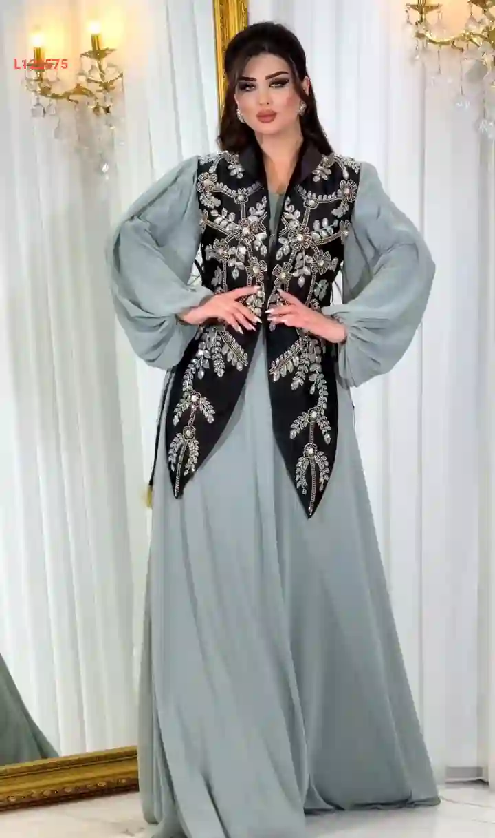 فستان طويل بكم بالون مع يلك مطرز