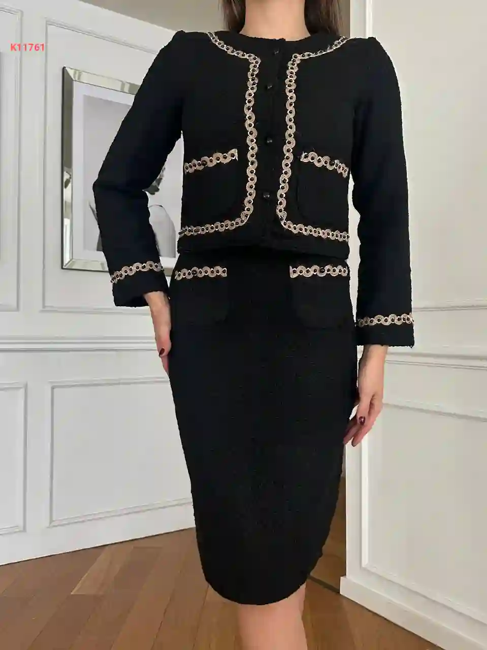 فستان شانيل مطرز مع جاكيت