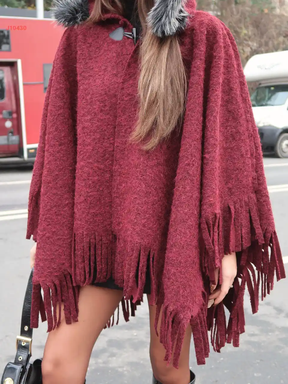 كاب بشراشيب وطاقية فرو