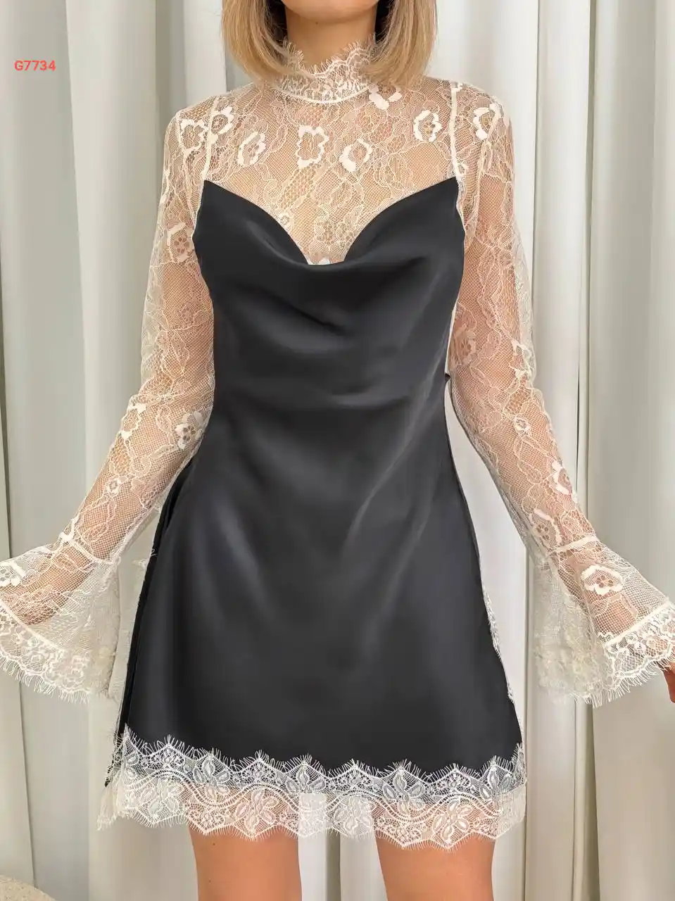 فستان قصير بتفاصيل دانتيل