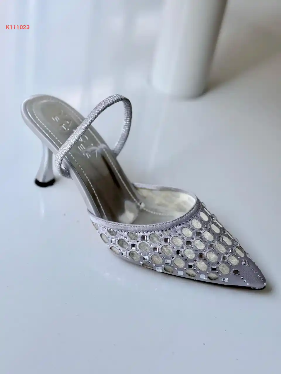 حذاء نسائي كعب