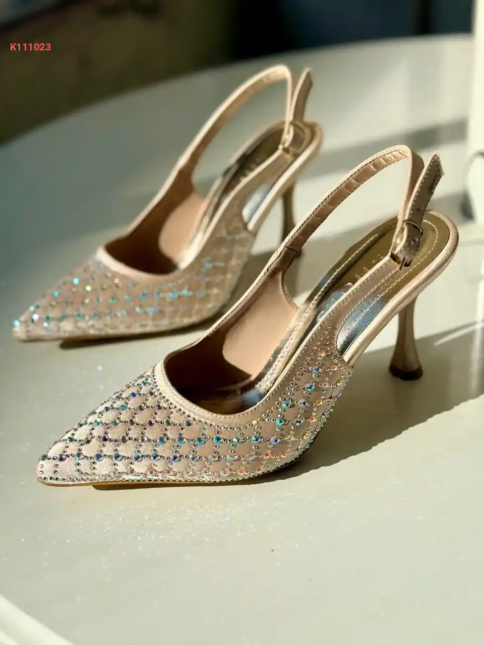 حذاء نسائي كعب