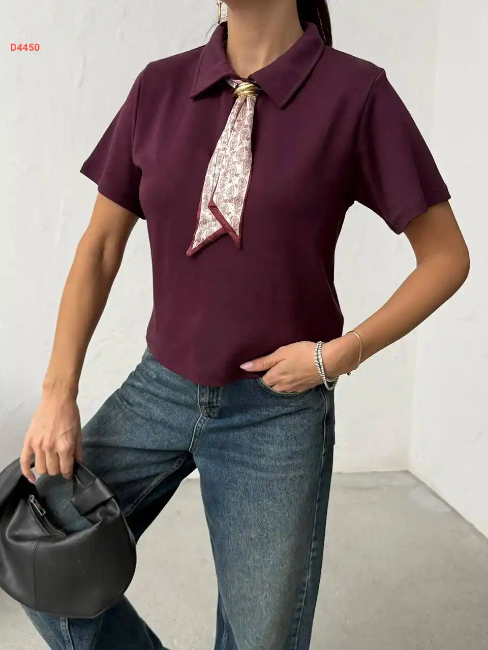 تيشيرت سادة بياقة قميص مع فولار