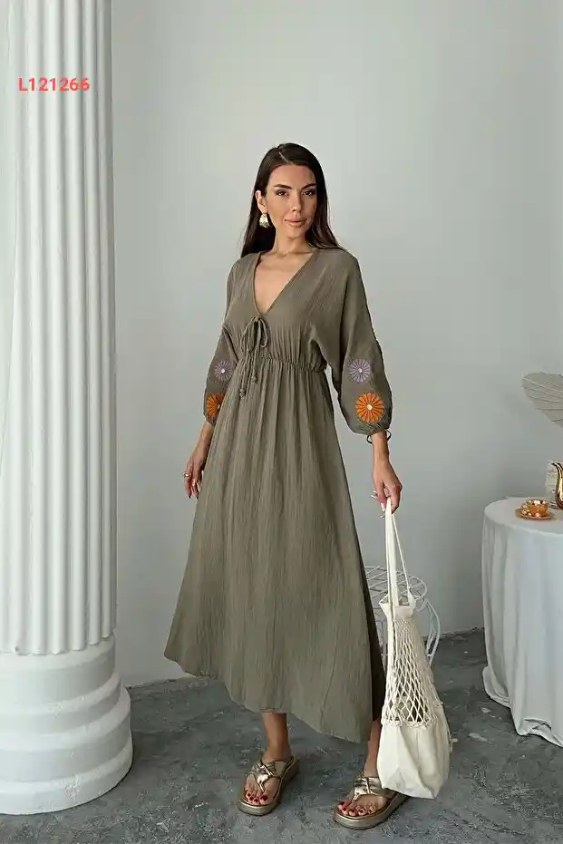 فستان طويل بأكمام منفوخة وفتحة V - تصميم Alaçatı عصري باللون الزيتي