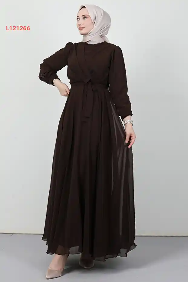 فستان شيفون بني داكن بتصميم متقاطع من غيزة غييم