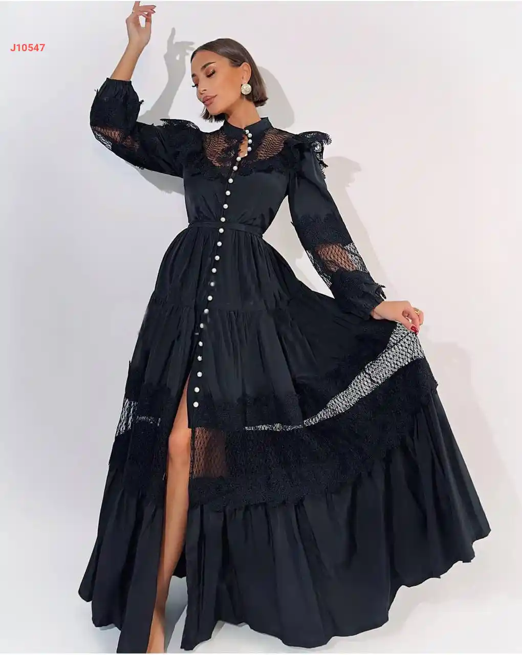 فستان طويل ساتان ودانتيل بأزرار لولو