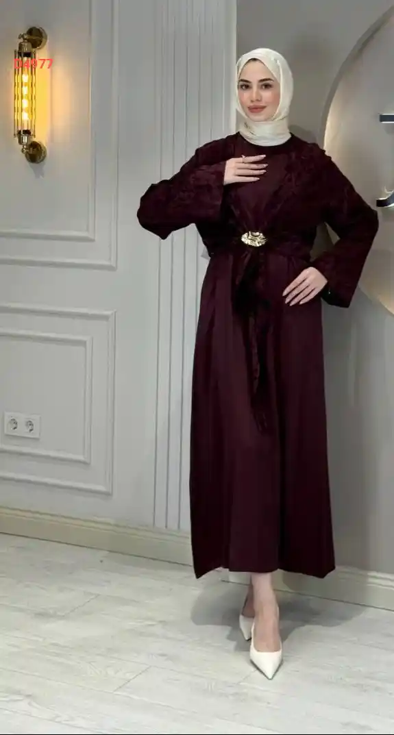 فستان طويل مع تفاصيل بوليرو ببروش