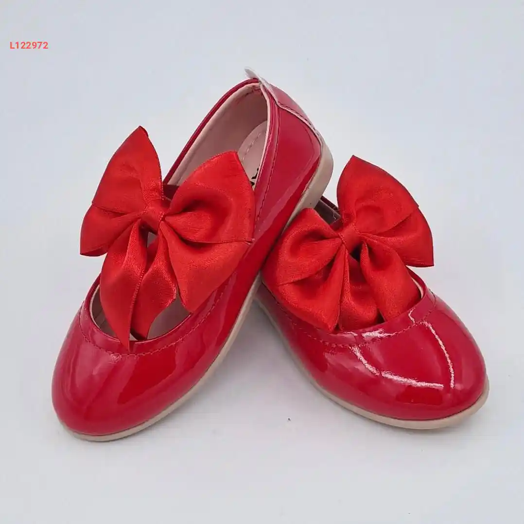حذاء بناتي مع فيونكة باللون الأحمر