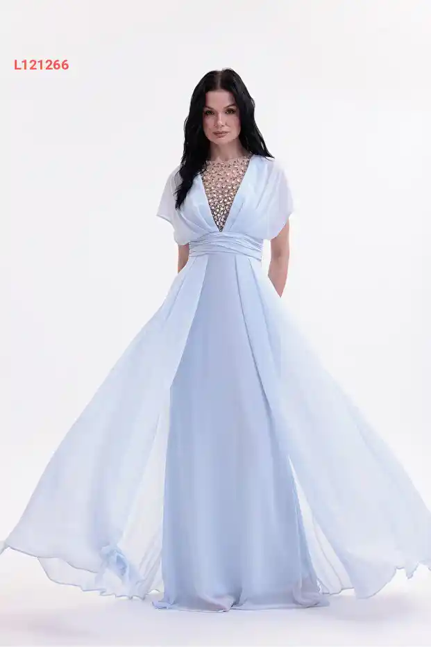 فستان سهرة طويل بتفاصيل حجرية وتطريز رائع من الشيفون والكريب