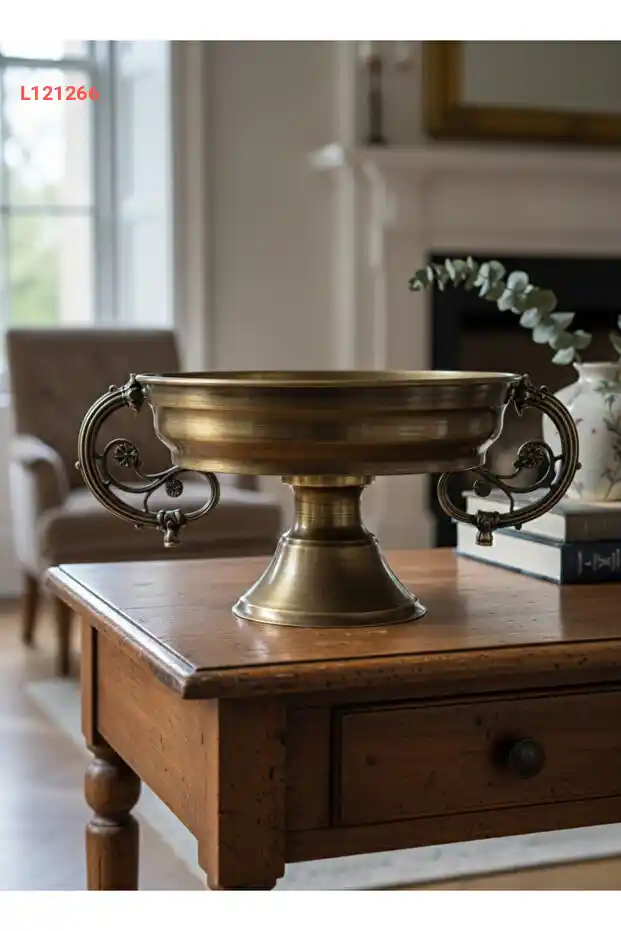 وعاء تقديم معدني قديم - كاسه مزخرفة بشكل جذاب مع قاعدة أنيقة