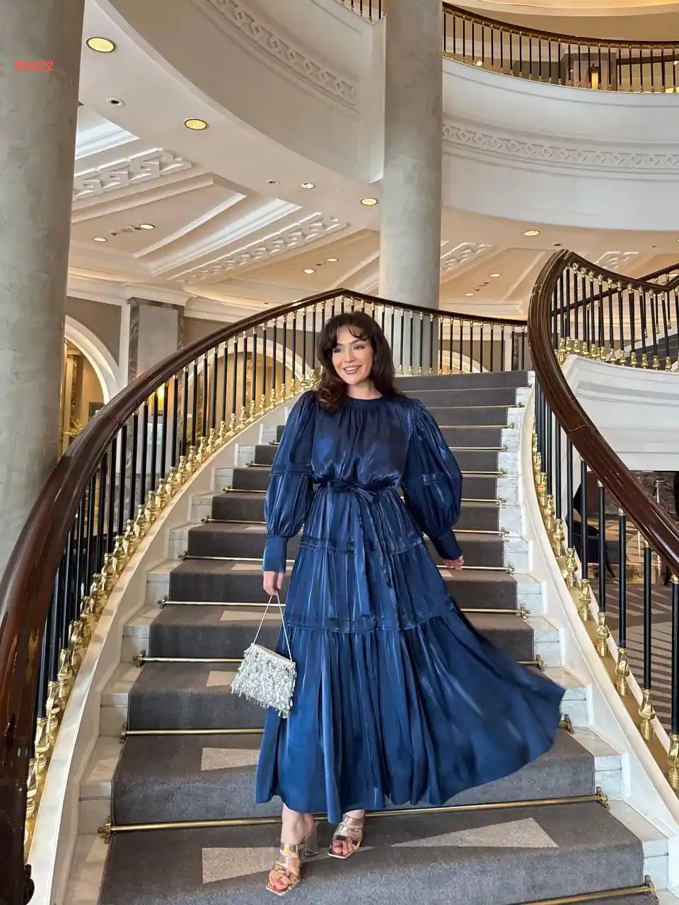 فستان طويل بأكمام بالونية