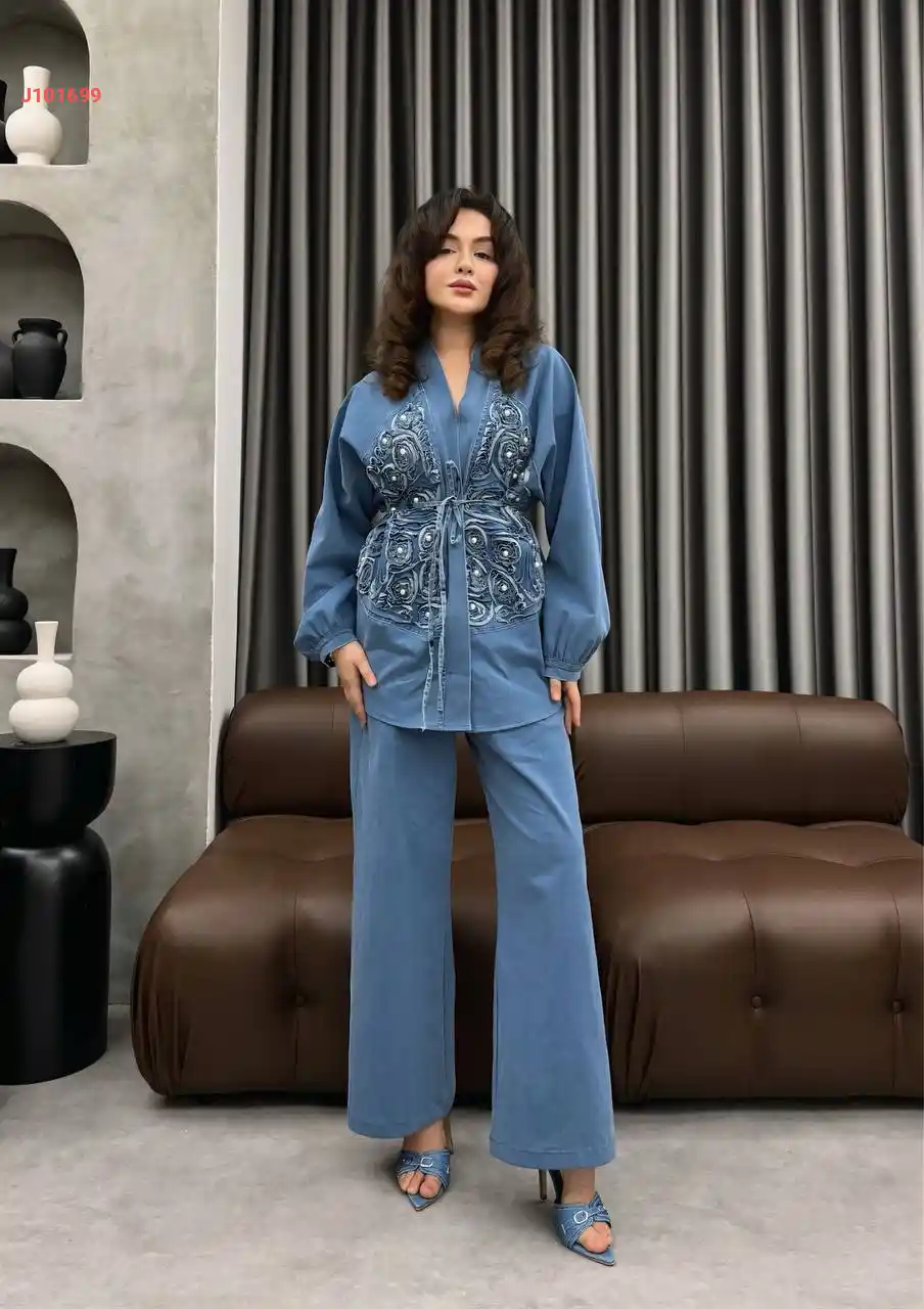 طقم بنطال جينز وجاكيت مطرز