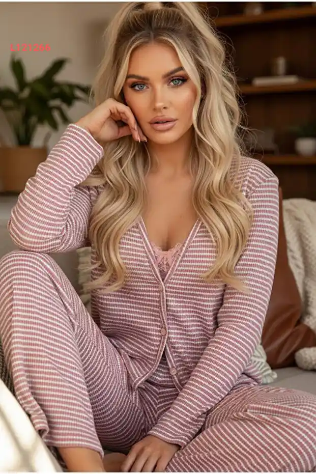 طقم بيجامة بتصميم وردي وأبيض من كشمير مع زرار وأسفل مضلع 7963